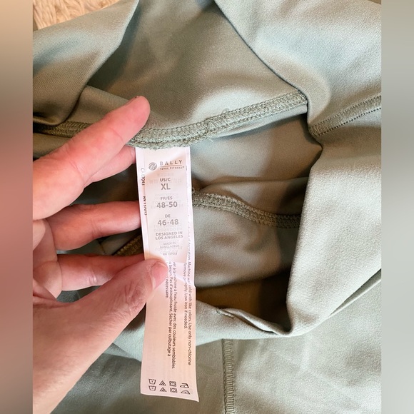 Bally Total Fitness Women’s High Rise Bootcut Leggings XL - Picture 2 of 10